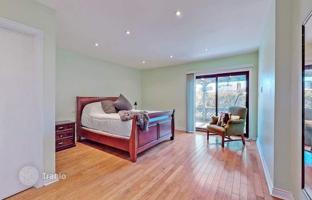 11-bedroom house in Etobicoke for C$2,069,000
