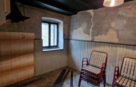 ISTRIA, MOTOVUN, OKOLICA — Two houses for adaptation with a yard for 140,000 €
