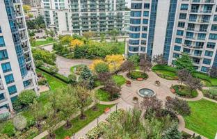 2-bedroom apartment in Lake Shore Boulevard West for C$992,000