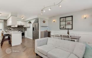 5-bedroom apartment in Lake Shore Boulevard West for C$947,000