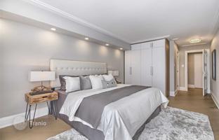 6-bedroom apartment in Carlton Street for C$1,462,000