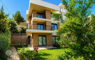 4-bedroom villa 353 m² in Kargicak for 21,378,000 TRY