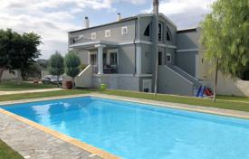 Three-level villa with 2 guest houses, a pool and a garden in Corinth, Peloponnese, Greece for 400,000 €