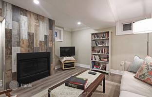 8-bedroom house in York for C$1,279,000