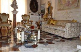 Classic-style apartment with a garden in Florence, Tuscany, Italy for 2,400,000 €