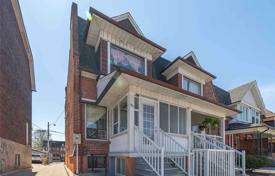 Terraced house – College Street, Old Toronto, Toronto,  Ontario,   Canada for C$1,910,000