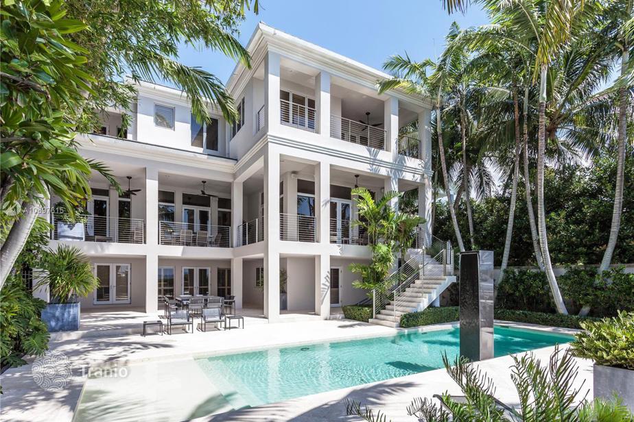 Villa for sale in Miami, USA — listing #1822056