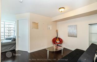 5-bedroom apartment in Front Street West for C$971,000