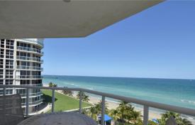Bright flat with ocean views in a residence on the first line of the beach, Hollywood, Florida, USA for $1,096,000