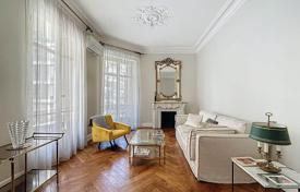 Three-bedroom classic apartment in the Golden Square, Nice, France for 840,000 €