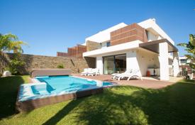 Two-storey furnished villa near the sea in Albufeira, Portugal for 1,380,000 €