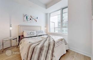 3-bedroom apartment in Lake Shore Boulevard West for C$1,268,000