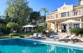 Beautiful villa with a panoramic view, a garden and a swimming pool, Nueva Andalucia, Spain for 5,900 € per week