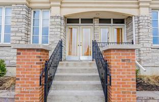 5-bedroom apartment in Lake Shore Boulevard West for C$861,000