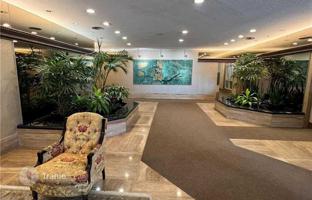 3-bedroom apartment in Carlton Street for C$1,301,000