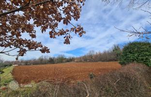 Land plot 6,300 m² in Barban for 150,000 €