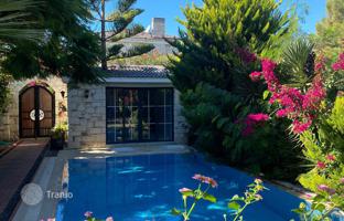 5-bedroom villa 327 m² in Çeşme for 60,853,000 TRY