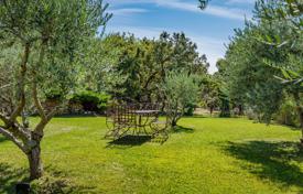 Villa – Gordes, Provence - Alpes - Cote d'Azur, France. Price on request