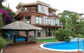 Houses for sale in Lloret de Mar. Unique villa with a pool, a garden and stunning sea views, Lloret de Mar, Spain Houses for sale in Lloret de Mar. Unique villa with a pool, a garden and stunning sea views, Lloret de Mar, Spain