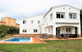 Furnished villa with a swimming pool and a sea view in a residence with a private beach and three tennis courts, Lloret de Mar, Spain. Price on request