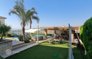 5-bedroom cottage 750 m² in Agios Athanasios (Cyprus) for 3,400,000 €