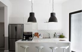 Rez-de-jardin — immeuble classe — lev hair for $2,009,000