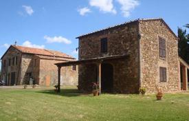 Farm with a vineyard in Roccastrada, Tuscany, Italy for 2,350,000 €