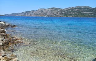 Land plot 670 m² in Pupnat for 250,000 €