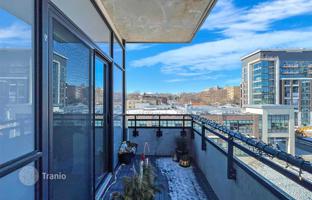 2-bedroom apartment in Etobicoke for C$970,000