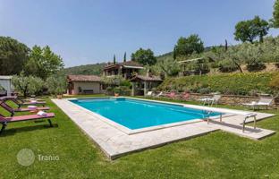 4-bedroom villa in Cortona for 800,000 €