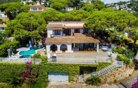 Sea view villa with a garden, a swimming pool and a garage, 500 meters from the beach, Tossa de Mar, Girona, Spain for 4,400 € per week