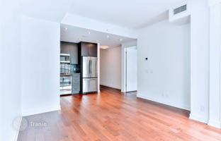 2-bedroom apartment in Lake Shore Boulevard West for C$881,000