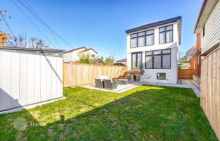 5-bedroom house in East York for C$2,566,000