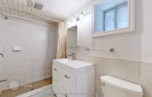 6-bedroom townhouse in Old Toronto for C$1,192,000