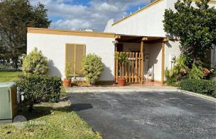2-bedroom house 143 m² in West End for $439,000