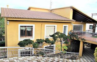 Two-storey villa with a parking in a residence with a swimming pool, near the beach, Lloret de Mar, Spain for 477,000 €