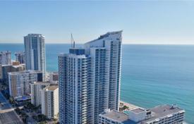Two-bedroom flat with ocean views in a residence on the first line of the beach, Hollywood, Florida, USA for $914,000