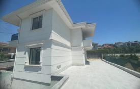 Detached Spacious Villa at Convenient Location for $475,000