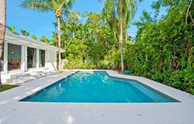 Cozy villa with a backyard, a swimming pool, a relaxation area, a garden and a parking, Miami Beach, USA for $2,389,000