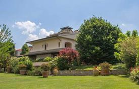 Three-storey villa with a pool and a garden in Arezzo, Tuscany, Italy for 1,500,000 €