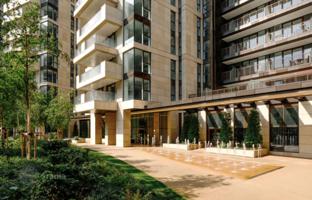 Two-bedroom apartment with a beautiful view in a prestigious residence with gardens near a tube station, Paddington, London, UK for £1,083,000