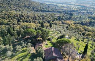 5-bedroom villa 400 m² in Tuoro Sul Trasimeno for 1,000,000 €