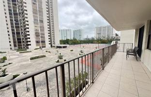 2-bedroom apartments in condo 112 m² in Aventura for $349,000