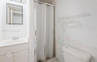 1-bedroom apartments in condo 77 m² in South Ocean Drive for $299,000
