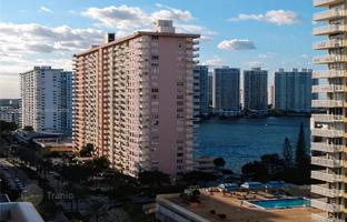 1-bedroom apartments in condo 99 m² in Sunny Isles Beach for $410,000