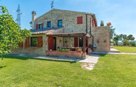 Beautiful two-storey house with a swimming pool, a garden and an olive grove in Chiusi, Tuscany, Italy for 645,000 €