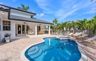 6-bedroom house 354 m² in North Miami Beach for $3,295,000