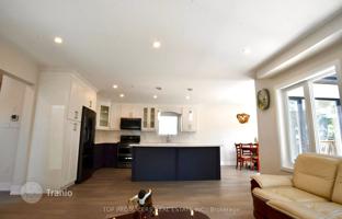 12-bedroom house in North York for C$2,348,000
