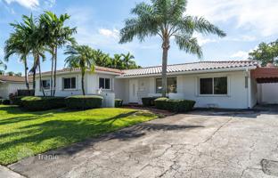 4-bedroom house 248 m² in Miami for $975,000