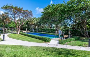 2-bedroom apartments in condo 146 m² in South Ocean Drive for $625,000